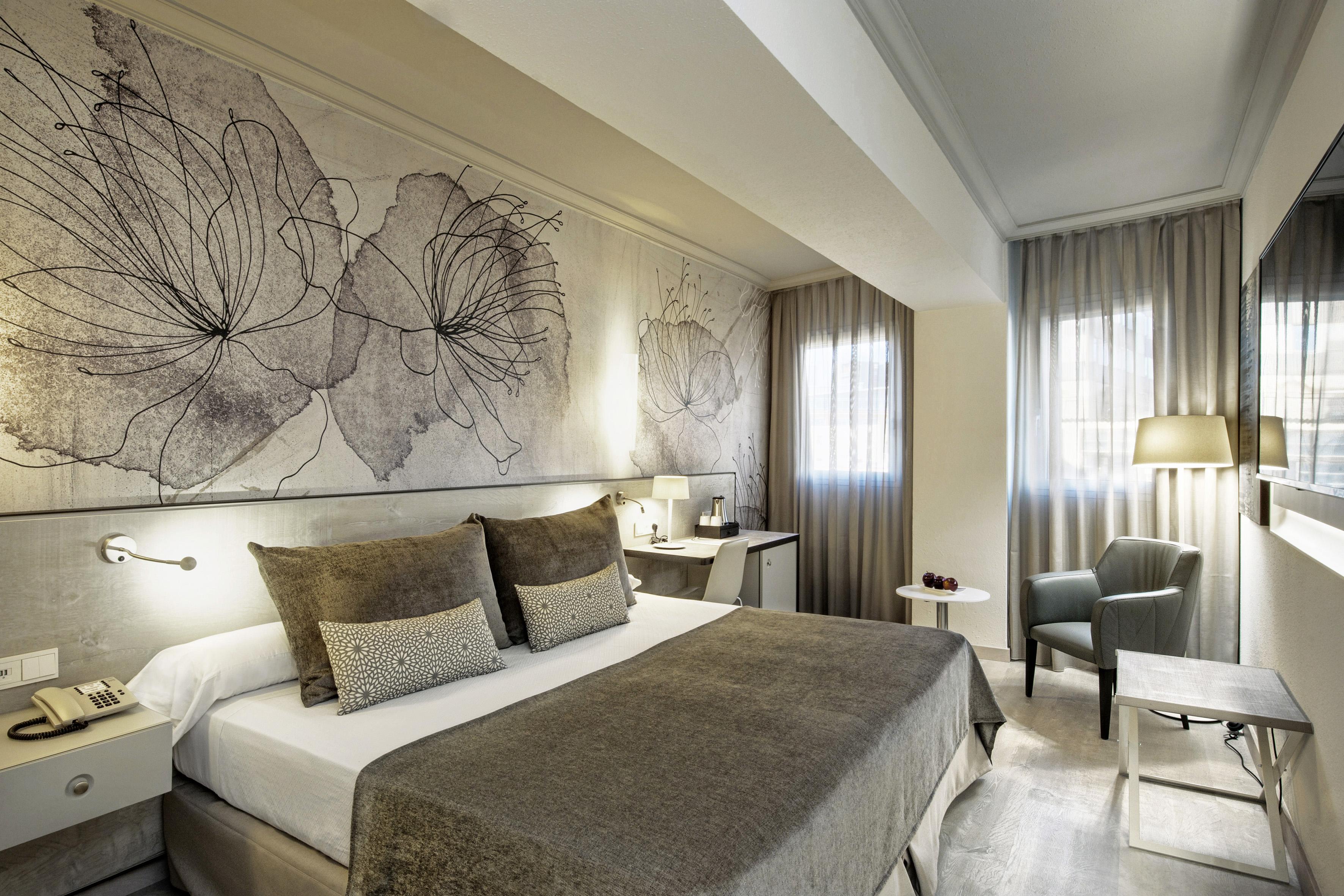Salles Pere Iv Hotel