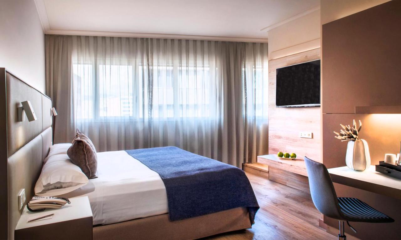 Salles Pere Iv Hotel