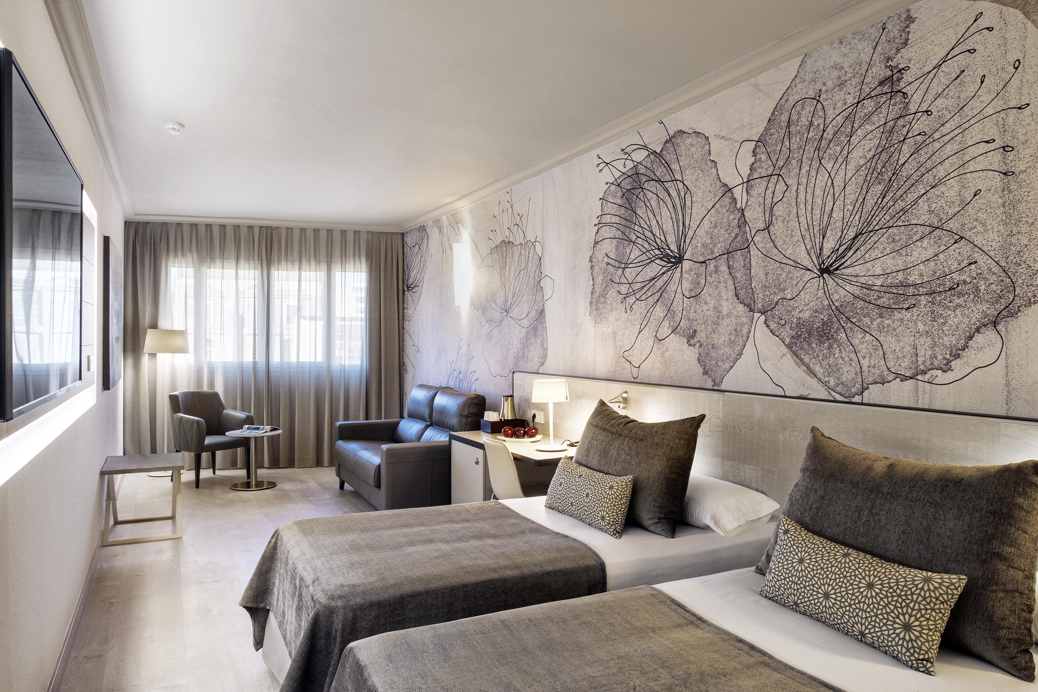 Salles Pere Iv Hotel